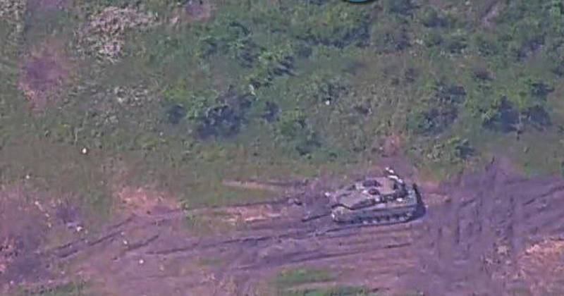 В результате попадания ПТУР у немецкого танка Leopard ВСУ оторвало пушку
