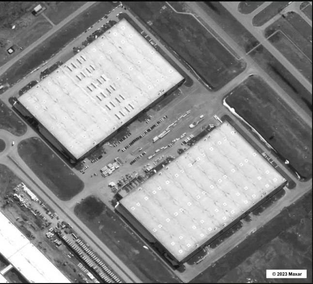 Medios estadounidenses publicaron una imagen satelital, que supuestamente atestigua la construcción de una fábrica de drones iraníes en Rusia
