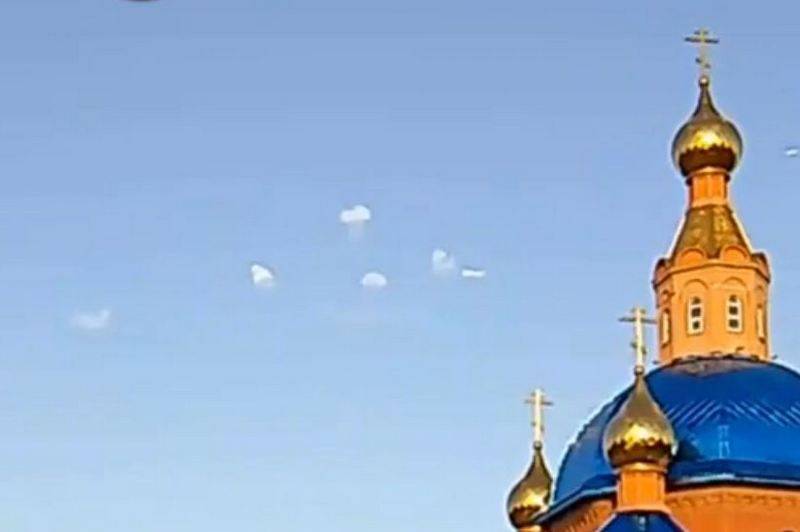 Более 40 взрывов над Белгородом: Российская ПВО отразила массированный удар ВСУ по городу