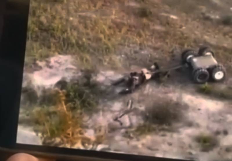 Появились кадры с эвакуацией раненого военнослужащего ВСУ роботом-«санитаром» с поля боя