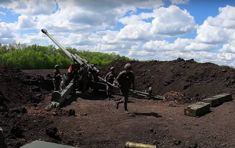 军事记者: 俄罗斯联邦武装部队从乌格莱达尔前线的乌罗扎伊一侧对乌克兰部队的阵地进行反击