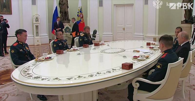 Президент принял в Кремле экипаж танка «Алёша»