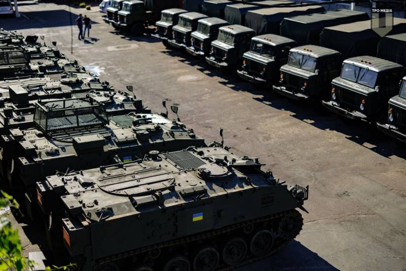 Ukrainian defense forces received outdated British FV432 armored personnel carriers and GAZ-66 vehicles