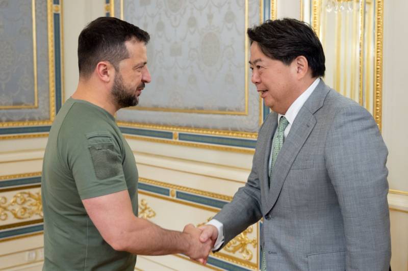 «Ключевой партнер Украины в Азии»: глава МИД Японии прибыл в Киев