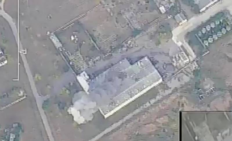Удар корректируемым снарядом «Краснополь» по ангару с военной техникой ВСУ под Херсоном попал в кадр