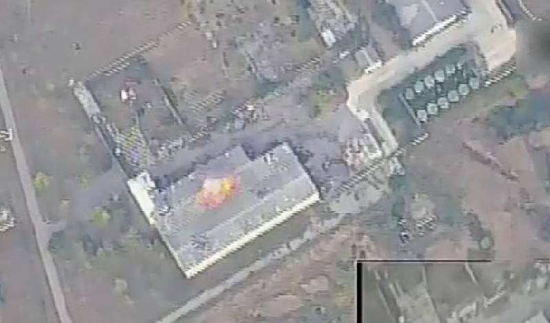 Удар корректируемым снарядом «Краснополь» по ангару с военной техникой ВСУ под Херсоном попал в кадр
