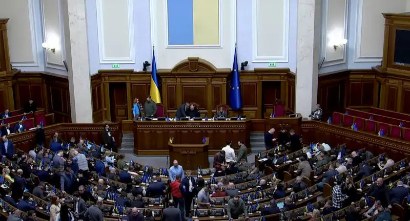 Украинский парламент отклонил поправки о предоставлении брони от мобилизации мужчинам с «высокими» salaries