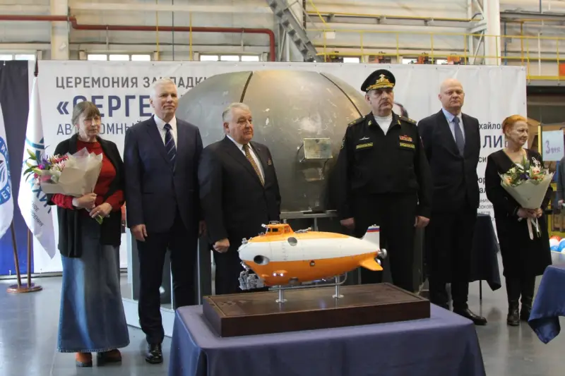 En «astilleros del almirantazgo» instaló el vehículo autónomo de aguas profundas del proyecto 18200 para el Ministerio de Defensa de la Federación Rusa
