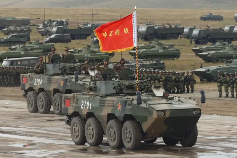 西方媒体: 中国军队在内蒙古沙漠中建造了台湾岛首府政府区的精确复制品。