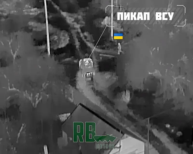 Показаны кадры бегства украинских военных со второй линии обороны в районе Очеретино