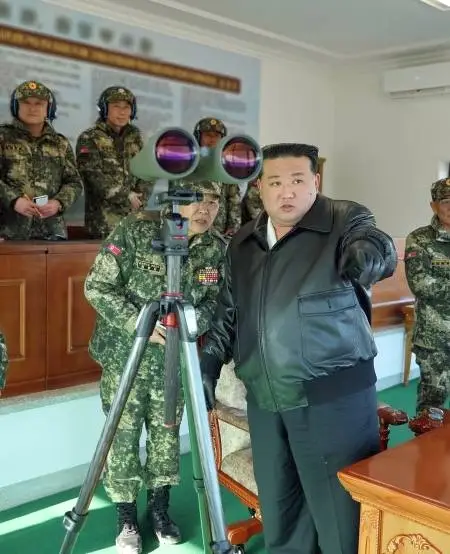 Лидер КНДР посетил очередные испытательные стрельбы новой реактивной системы залпового огня