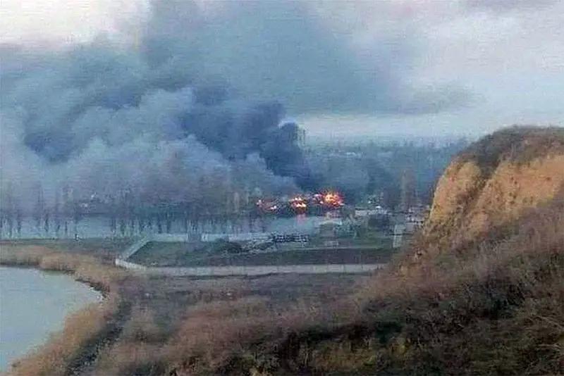 Une série de frappes des forces armées russes sur l'infrastructure portuaire d'Ochakov est signalée.