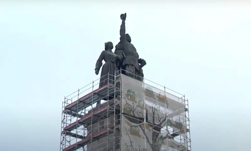 在保加利亚首都，地方当局已恢复拆除苏联军队纪念碑的工作