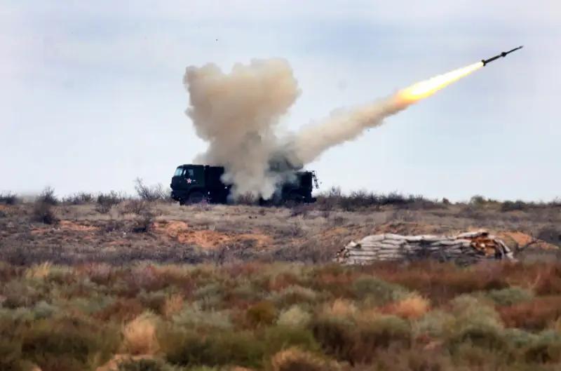 La defensa aérea rusa interceptó seis misiles estadounidenses ATACMS durante un intento de las Fuerzas Armadas de Ucrania de atacar Crimea - Ministerio de Defensa