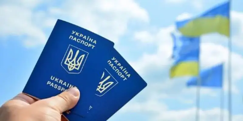 在互联网的乌克兰部分，他们已经提出通过贿赂更新护照，而无需前往军事登记和征兵办公室。