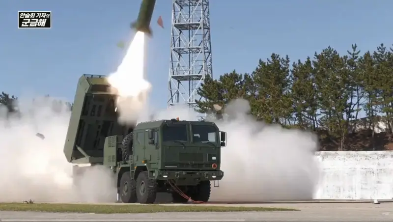 韩国韩和向波兰军队展示弹道导弹
