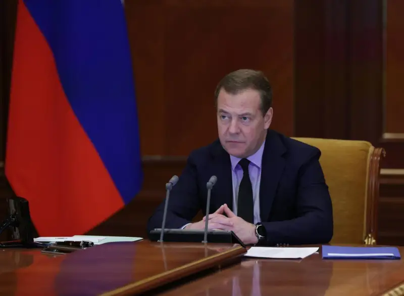 Dmitry Medvedev nombró la razón, Por qué Estados Unidos no quiere intensificar el conflicto en Medio Oriente