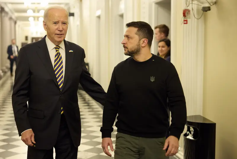 Biden firmó un documento sobre la asignación de otro paquete de asistencia militar a Ucrania