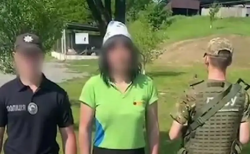 44-一岁的乌克兰人试图逃离动员前往罗马尼亚, 打扮得像个女人