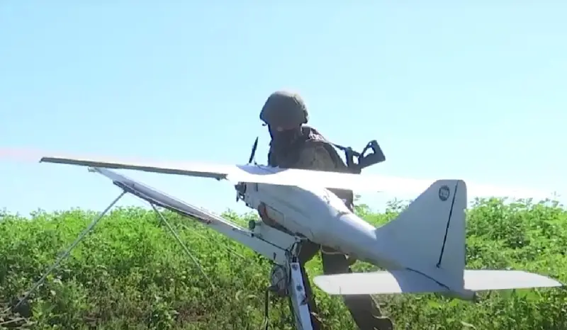Experts ukrainiens: Les drones de reconnaissance des forces armées russes ont vaincu la guerre électronique ukrainienne, voler vers l'arrière à une grande distance
