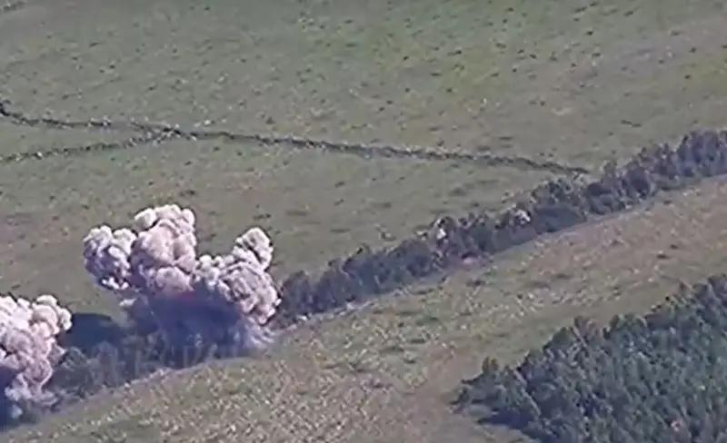 Footage of an attack by the Russian Aerospace Forces with two FABs with UMPC on positions of the Ukrainian Armed Forces in a forest belt in the Kharkov region has appeared