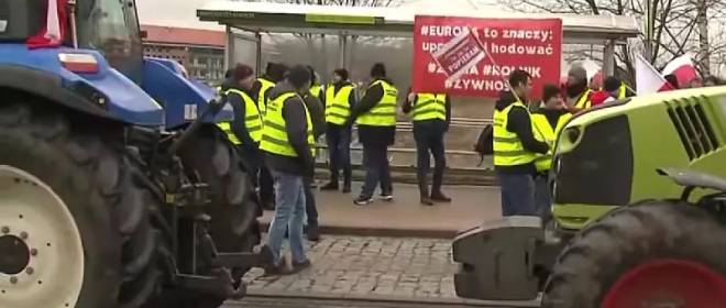 Польские фермеры в знак протеста против политики властей грозят блокировкой депутатских офисов и министерств в апреле