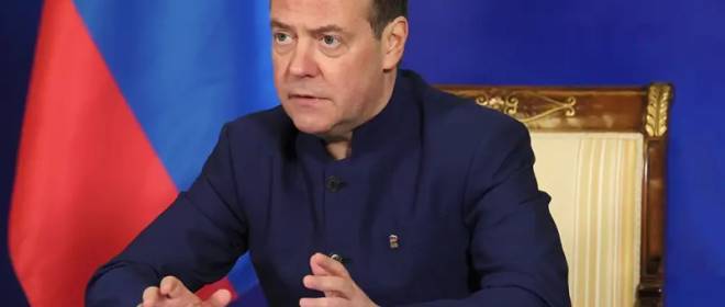 Медведев: у России всего хватает для благополучной жизни и победы