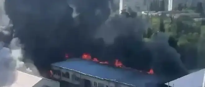 Появились кадры сильного пожара в Харькове, по объектам в котором регулярно наносятся удары ВС РФ