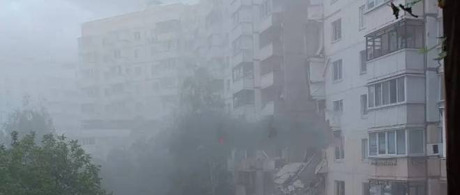 В результате попадания украинской ракеты рухнул подъезд десятиэтажного дома в Белгороде