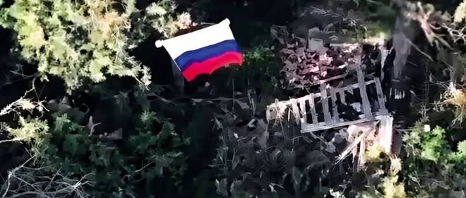 В освобождённом накануне селе Садки Сумской области поднят флаг России