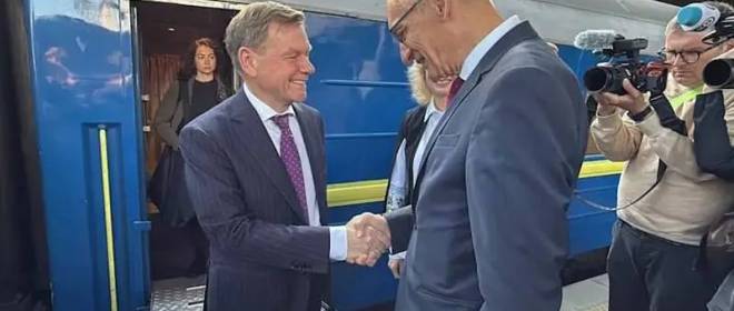«Новые поставки оружия и непоколебимая поддержка Украины»: В Киев с необъявленным визитом прибыл глава МИД ФРГ Йоханн Вадефуль