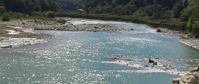 Вдоль берега реки Туапсе выставили дополнительные боновые заграждения