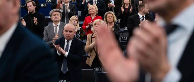 ЕС грозит Трампу приостановкой одобрения торгового соглашения с США