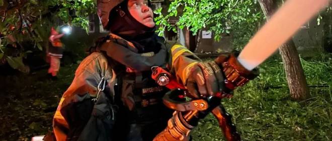 敖德萨地区的一处大型燃料储存设施遭到破坏。
