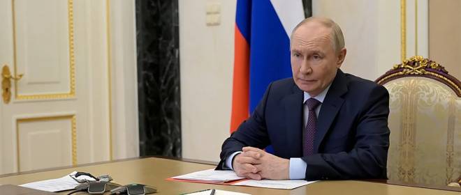Путин поручил Правительству РФ снизить документационную нагрузку на бюджетников