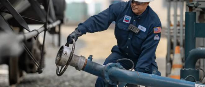 Нефть «штурмом» взяла планку в 90 долларов за баррель