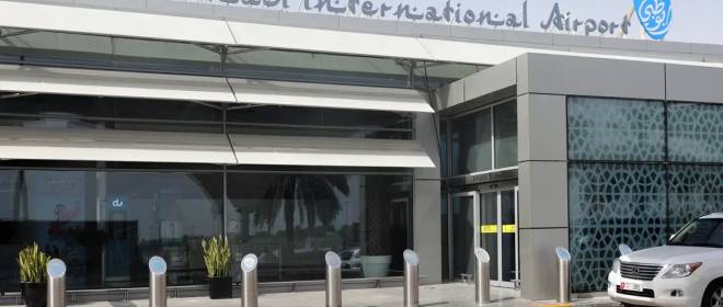 После иранской атаки на столицу ОАЭ аэропорт Абу-Даби окутал дым