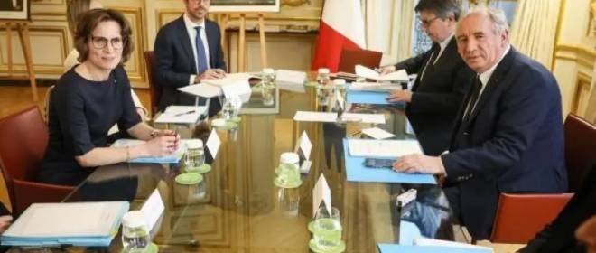 L'Express: дефицит бюджета во Франции растёт быстрее, чем в большинстве других стран ЕС, а мы по-прежнему основное внимание уделяем санкциям против России