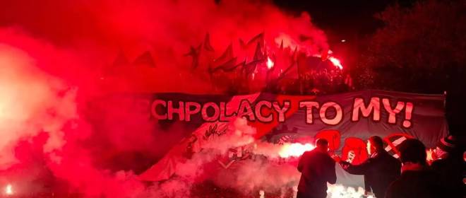 В Варшаве под факелами и «файерами» проходит «Марш независимости»