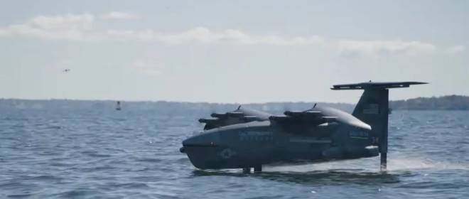 В США представлен дрон Squire Seaglider, способный и летать, и скользить по морю