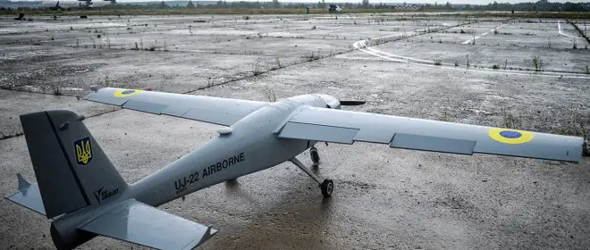 Глава Минобороны Латвии уходит в отставку из-за украинских дронов