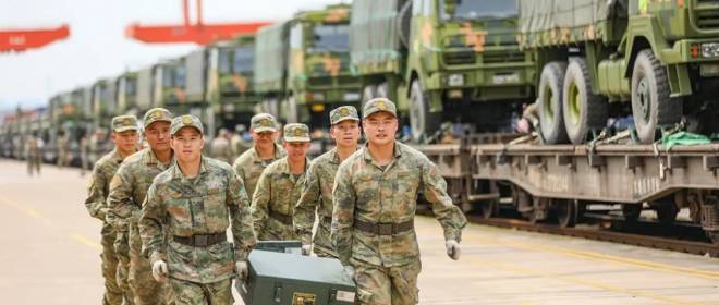 Переброску техники и солдат НОАК в Пекин связывают с попыткой госпереворота