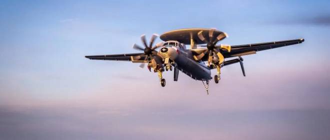 «Едва не потеряли самолёт-разведчик»: инцидент с E-2C Hawkeye ВМС Франции