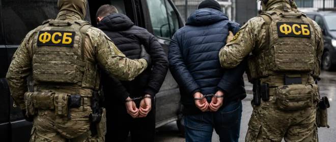 ФСБ задержала двух крымчан, подозреваемых в государственной измене
