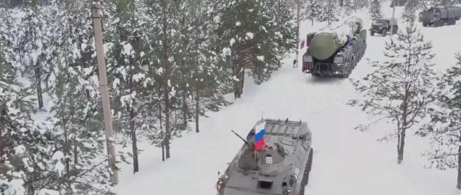 Rakiety Jars uczą się przetrwania, podczas gdy siły rakietowe ćwiczą obronę przed dronami na Syberii.