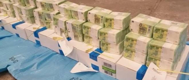 Ощадбанк требует от Венгрии вернуть машины с золотом и миллионами в валюте