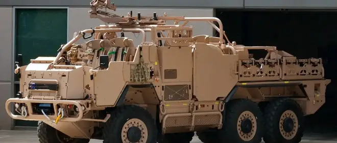 Трансформер с третьей осью: Британия выпустила первые автомобили Jackal 3 (E)