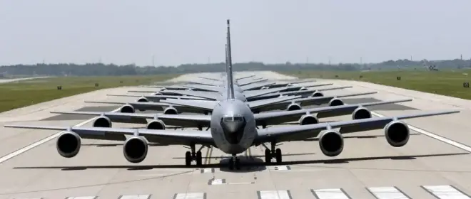 Показано скопление самолётов ВВС США в израильском аэропорту Бен-Гурион