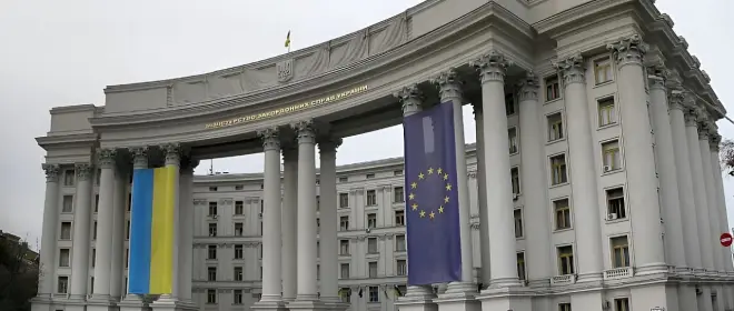 К атакам ВС РФ «привыкли»: ЕС не будет отзывать дипломатов из Киева на 9 мая