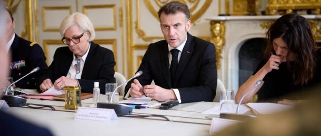 Макрон приветствует желание Трампа открыть Ормуз, но помогать не будет